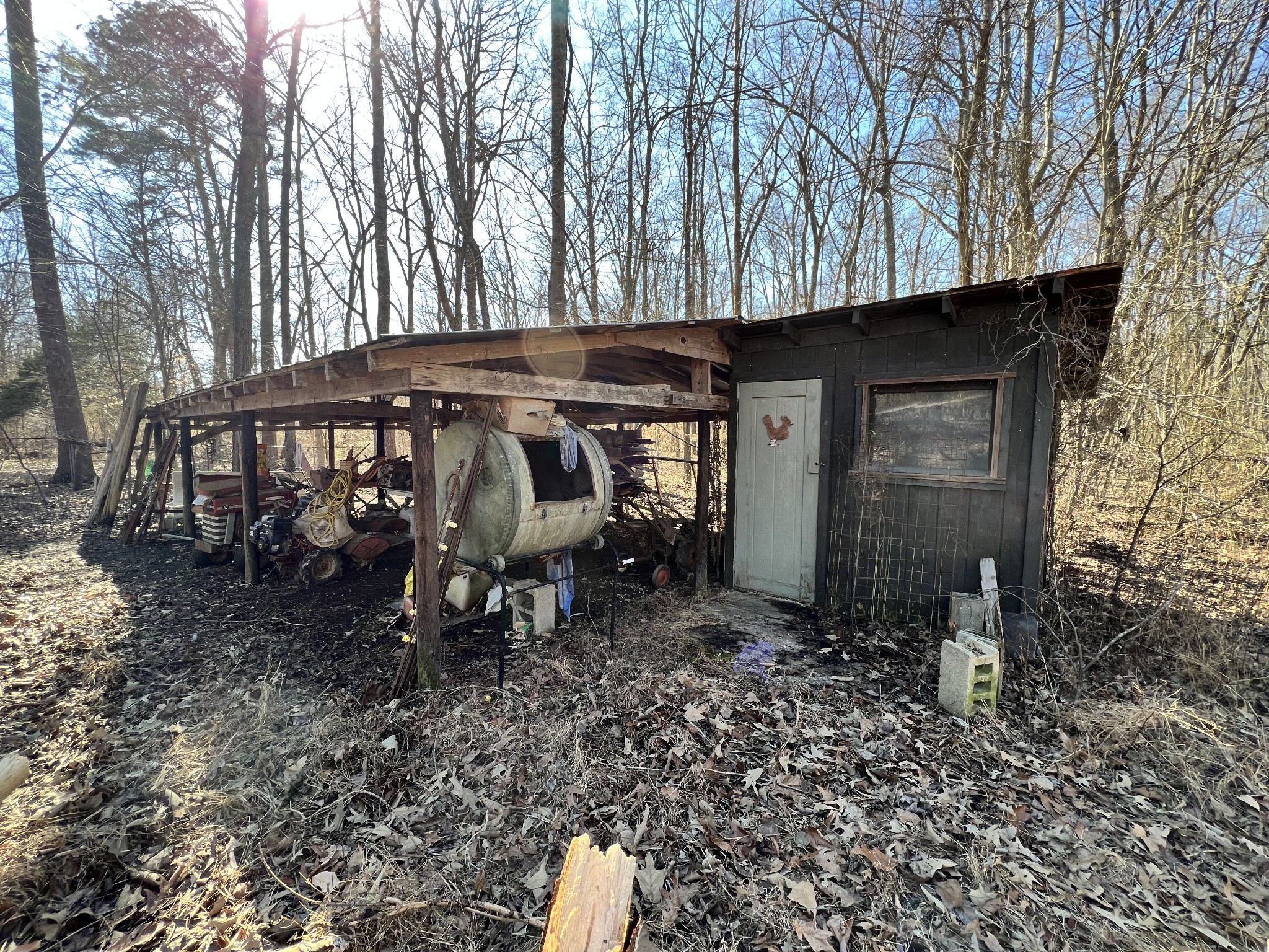 499 Willow Oak Road Manchester, TN 37355 - Photo 23 of 26 a backyard of a house with table and chairs