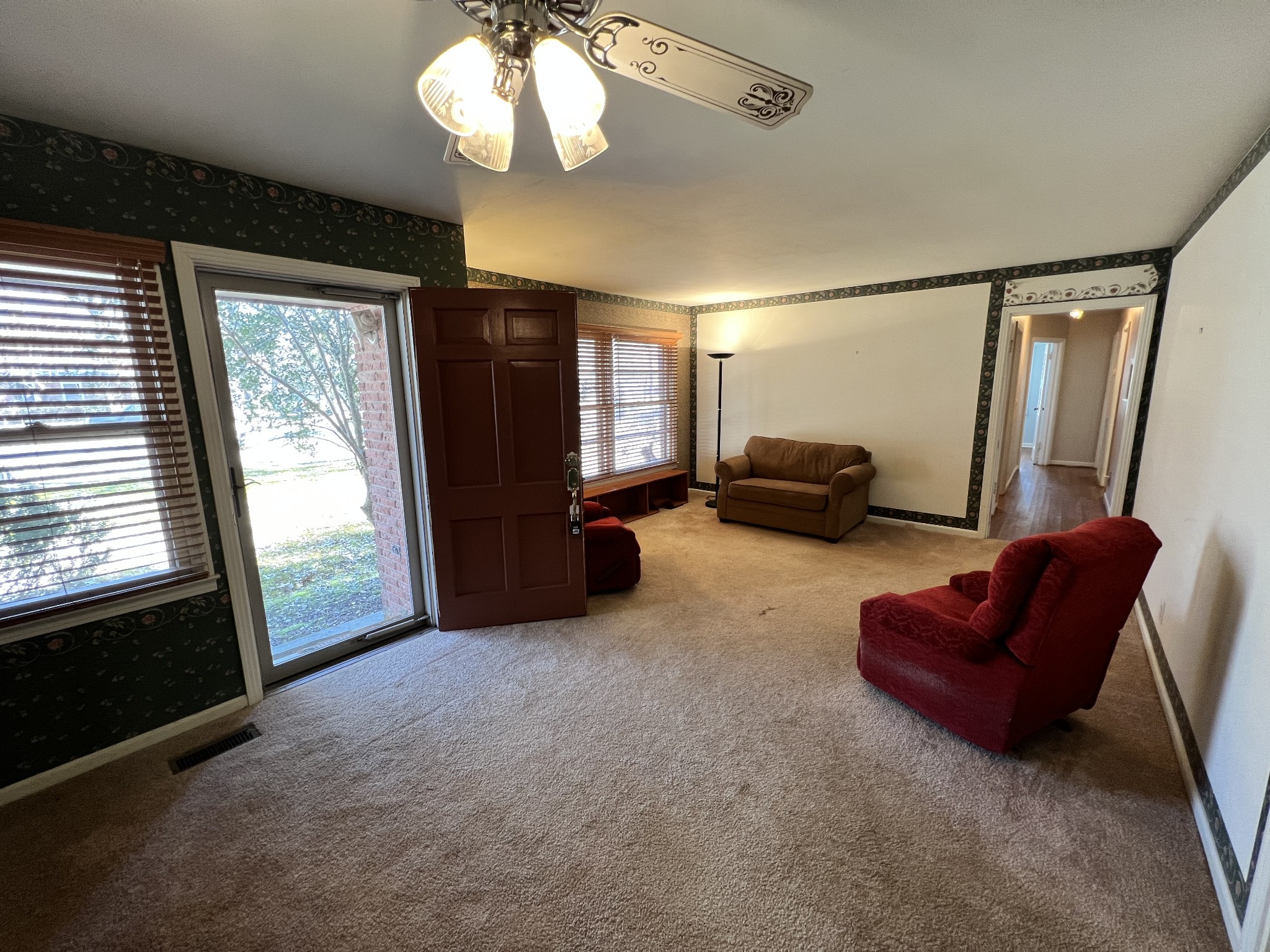 499 Willow Oak Road Manchester, TN 37355 - Photo 3 of 26 a living room with furniture and a large window