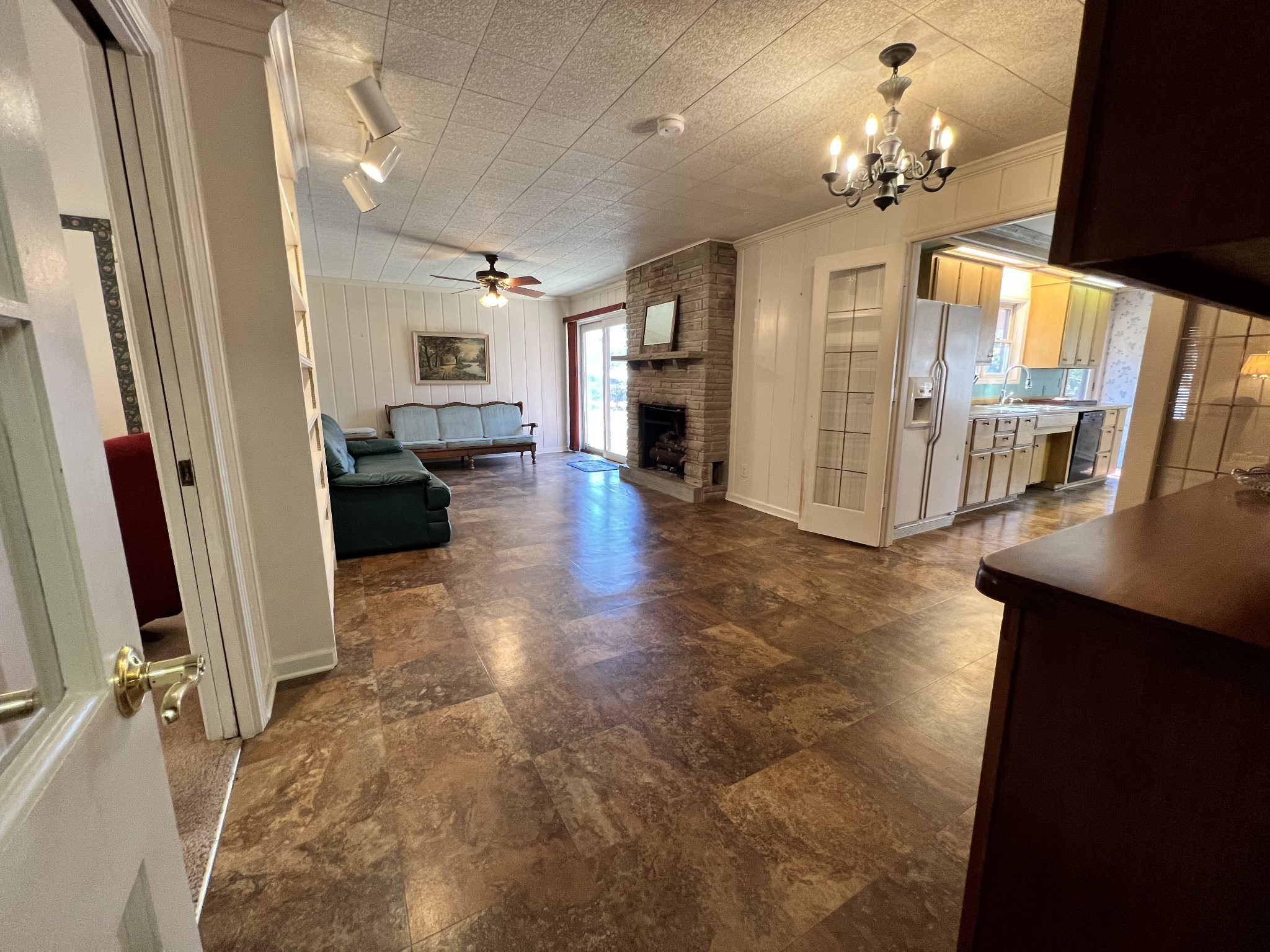 499 Willow Oak Road Manchester, TN 37355 - Photo 4 of 26 a view of a livingroom with furniture a flat screen tv