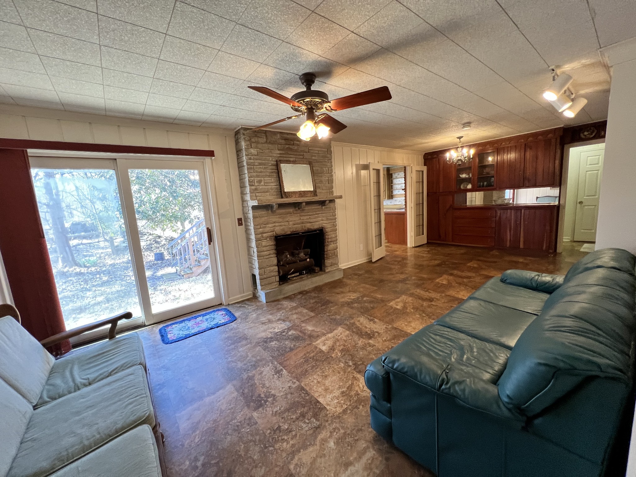 499 Willow Oak Road Manchester, TN 37355 - Photo 5 of 26 a living room with furniture and a fireplace