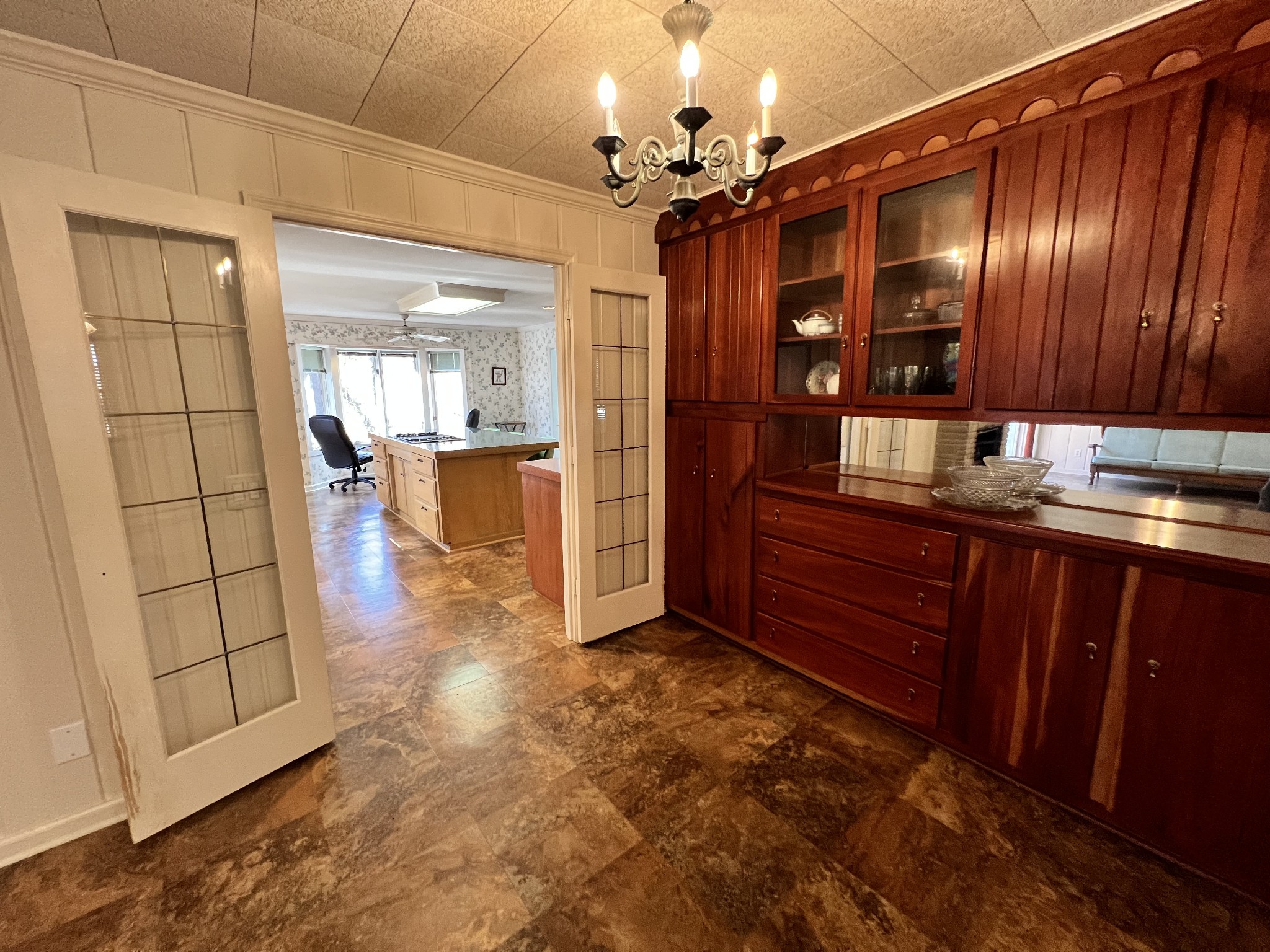 499 Willow Oak Road Manchester, TN 37355 - Photo 7 of 26 a view of kitchen with refrigerator and cabinets