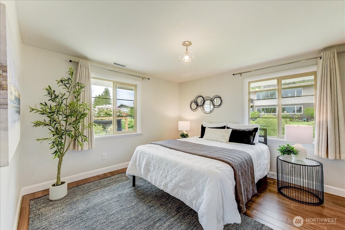 3228 57th Avenue Southwest Seattle, WA 98116 - Photo 18 of 38