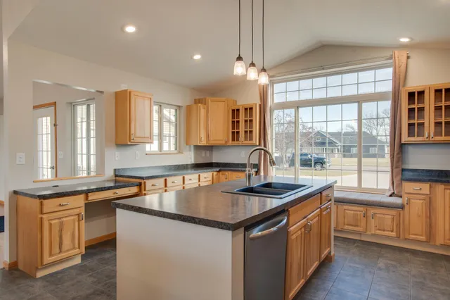 $549,900 | 2262 Edgewood Drive, Detroit Lakes, MN 56501