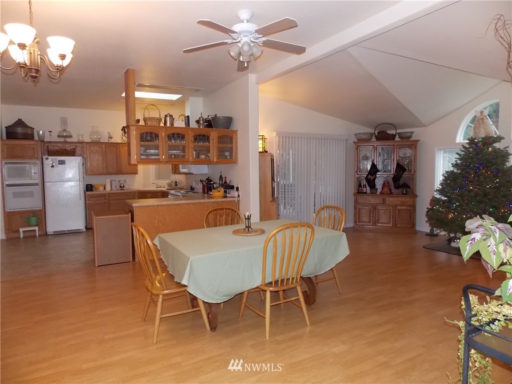 17810 Mulqueen Road Southeast Rainier, WA 98576 - Photo 11 of 24 Gallery Image 11
