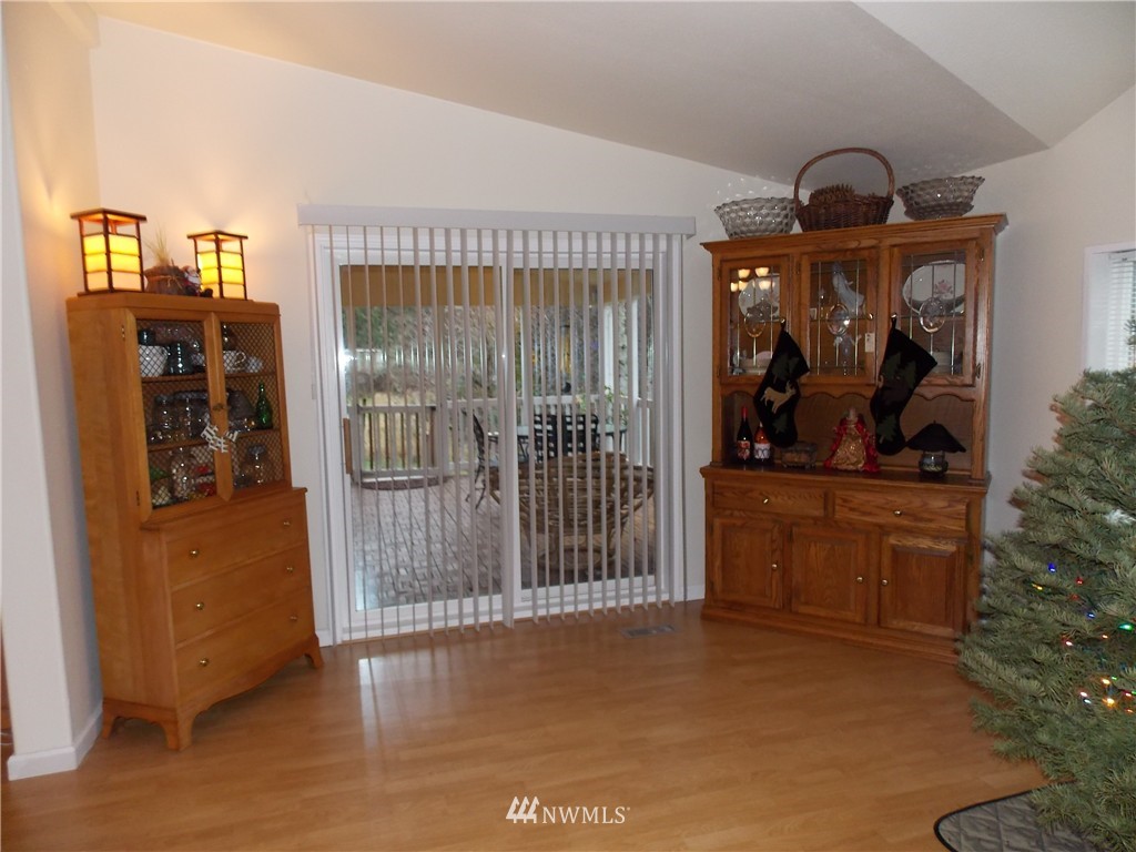 17810 Mulqueen Road Southeast Rainier, WA 98576 - Photo 13 of 24 Gallery Image 13