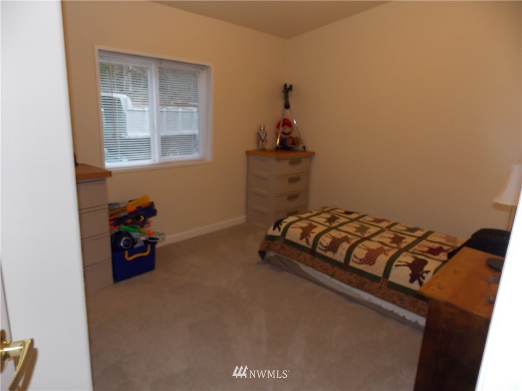 17810 Mulqueen Road Southeast Rainier, WA 98576 - Photo 19 of 24 Gallery Image 19