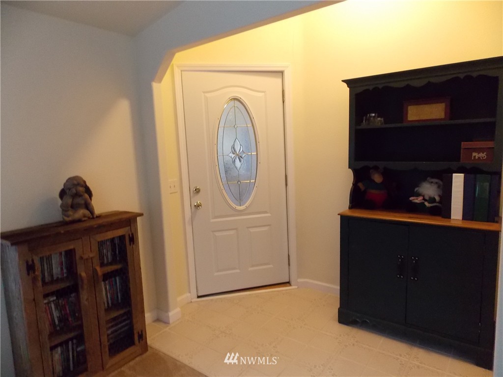 17810 Mulqueen Road Southeast Rainier, WA 98576 - Photo 4 of 24 Gallery Image 4