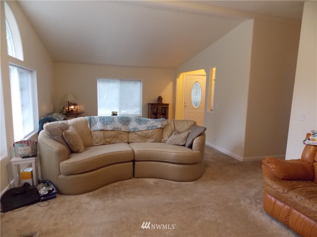 17810 Mulqueen Road Southeast Rainier, WA 98576 - Photo 6 of 24 Gallery Image 6