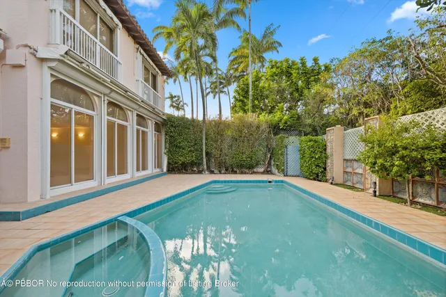 a view of a house with a backyard
