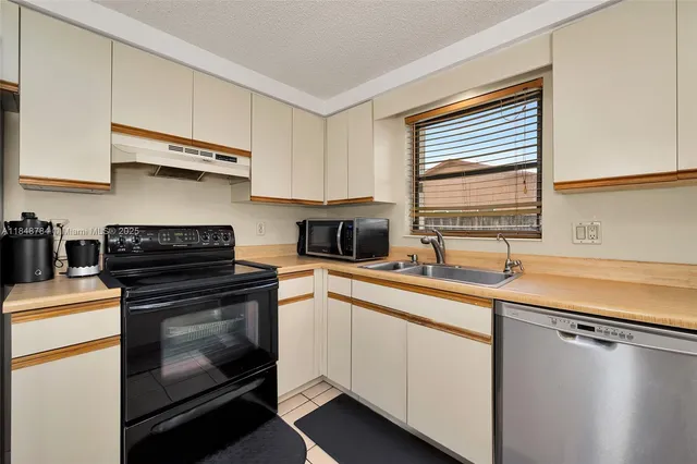 $587,000 | 7921 Northwest 90th Avenue, Tamarac, FL 33321