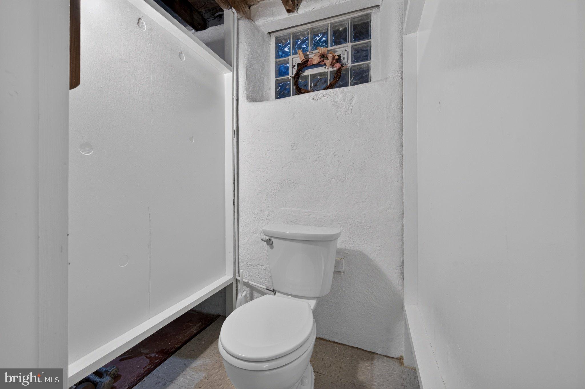 128 Boncouer Road Cheltenham, PA 19012 - Photo 25 of 31 Compact and functional bathroom space.