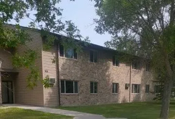 $928 | 303 1st Street Southwest, Glyndon, MN 56547