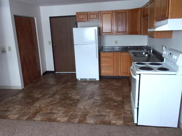 $928 | 303 1st Street Southwest, Glyndon, MN 56547