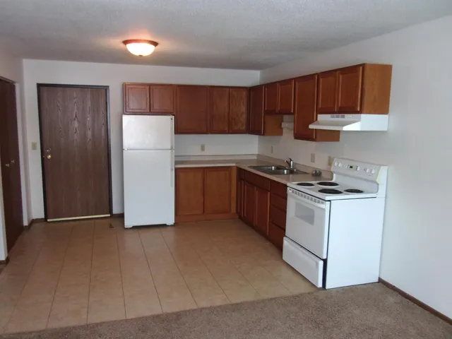 $928 | 303 1st Street Southwest, Glyndon, MN 56547