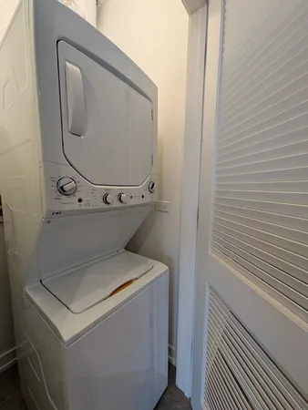 $2,620 | 4513 North Clark Street, Unit 203, Chicago, IL 60640