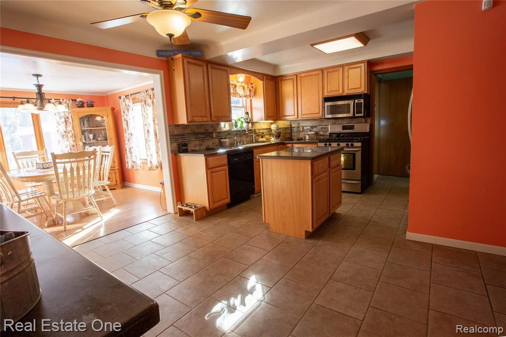 27326 Jean Road Warren, MI 48093 - Photo 9 of 21