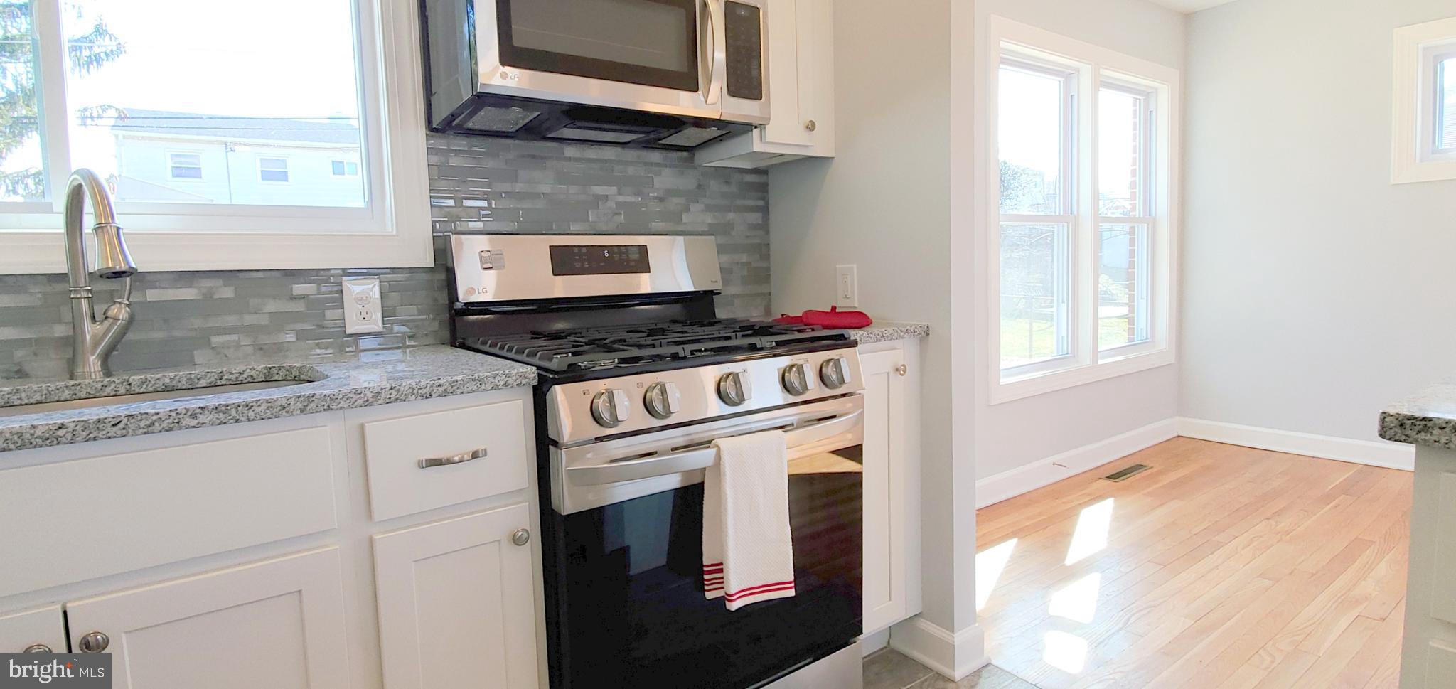 933 Bardswell Road Baltimore, MD 21228 - Photo 9 of 34 Gourmet Kitchen