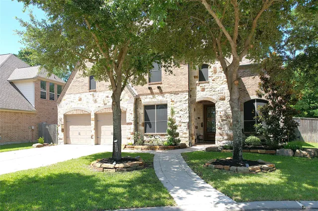 front view of house with a yard