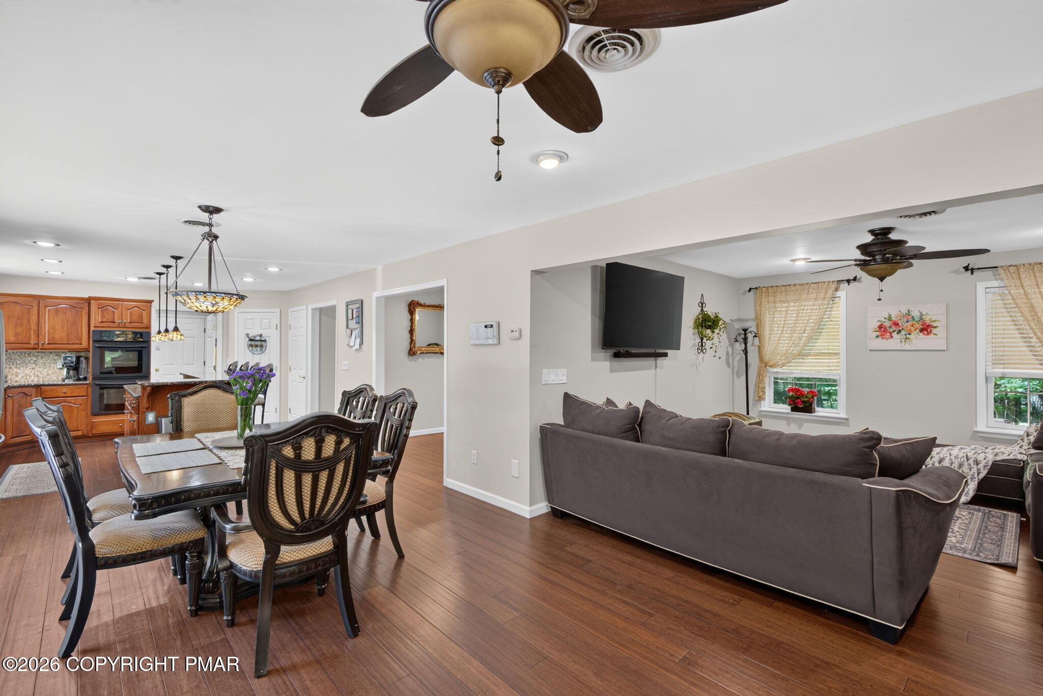 539 Pheasant Road Saylorsburg, PA 18353 - Photo 22 of 59 open concept living area