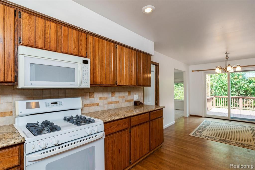 887 Ten Point Drive Rochester, MI 48309 - Photo 13 of 39