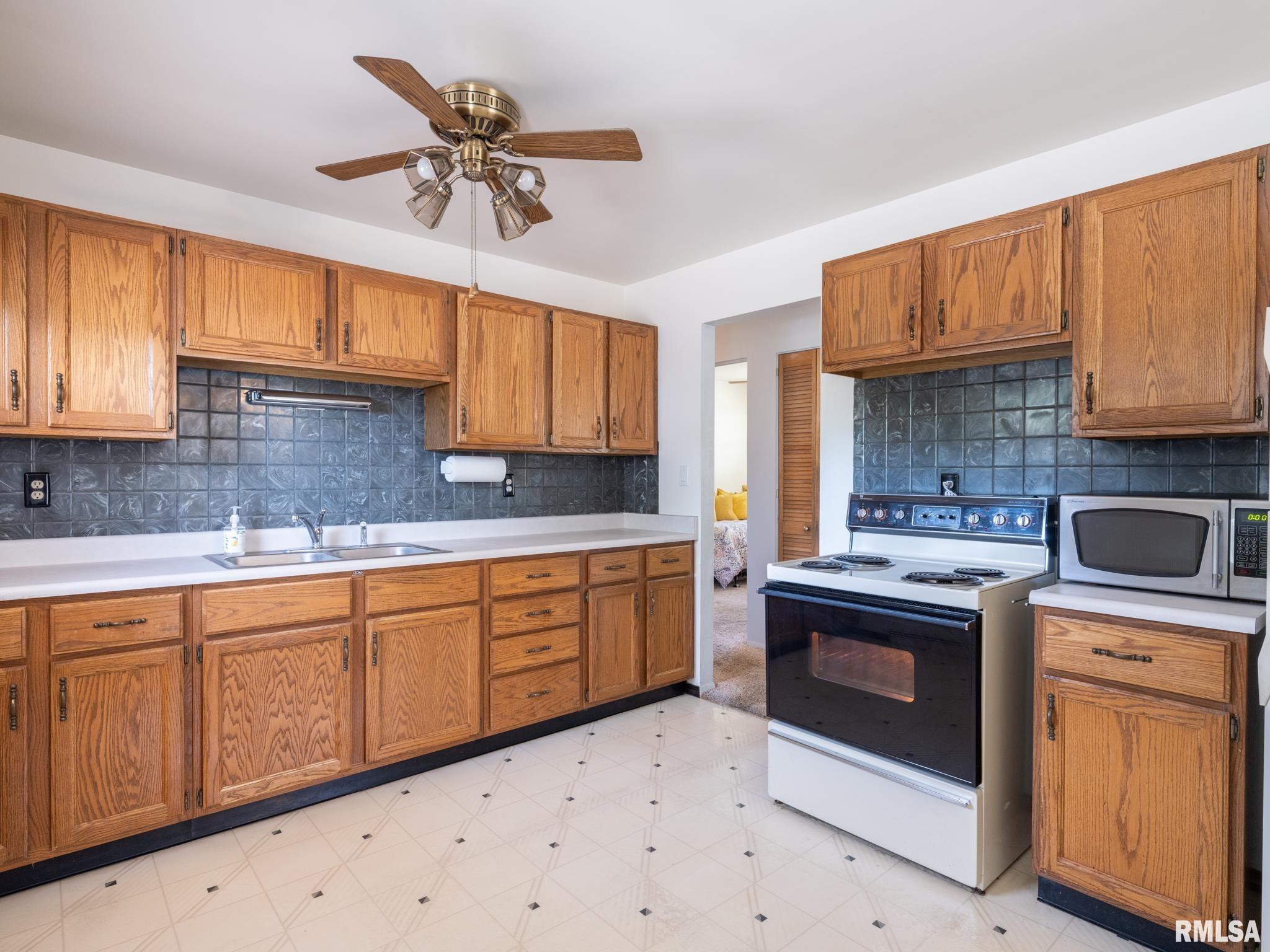 5518 North Hamilton Road Peoria, IL 61614 - Photo 8 of 27 Gallery Image 8