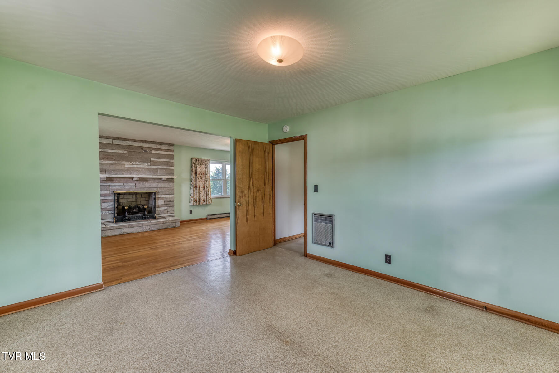 136 Hemlock Street Mount Carmel, TN 37645 - Photo 13 of 39 136 Hemlock St-11