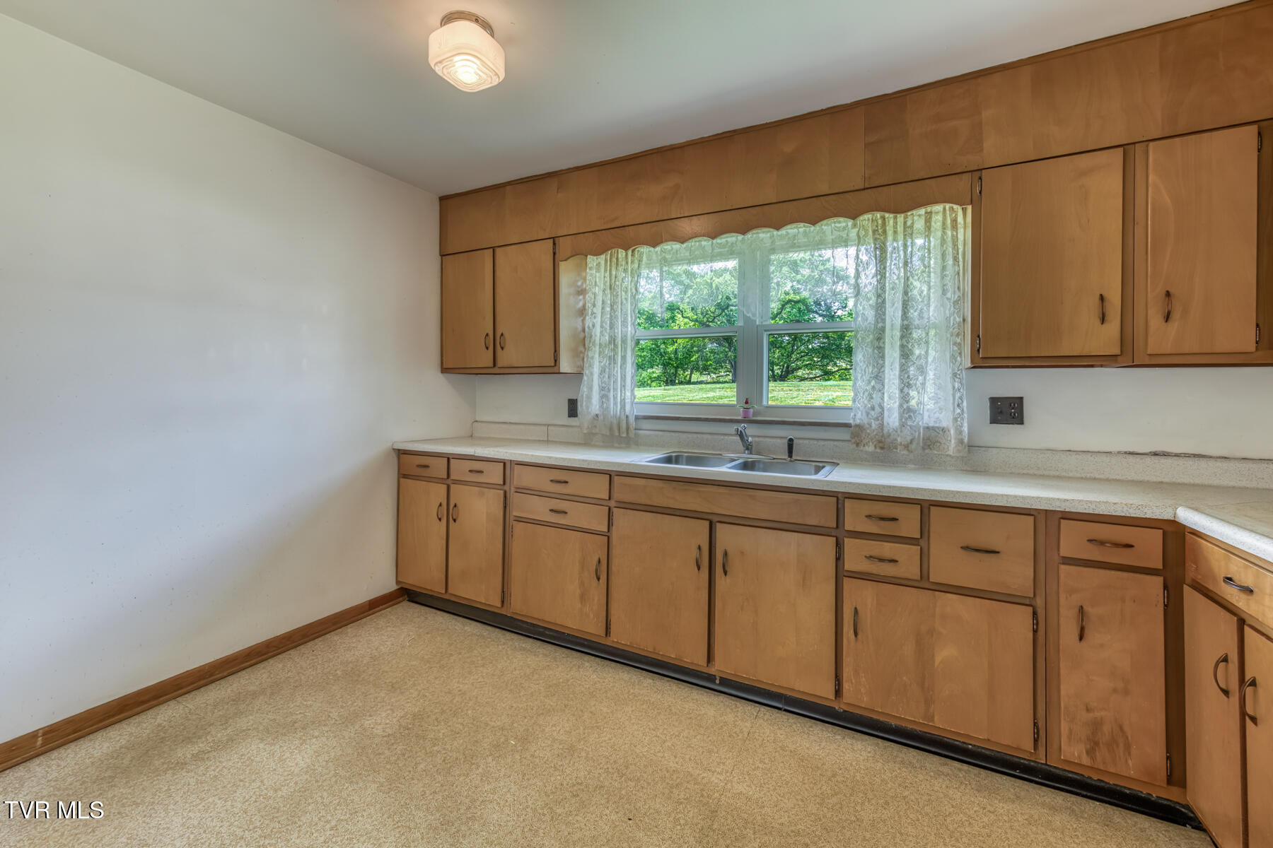 136 Hemlock Street Mount Carmel, TN 37645 - Photo 14 of 39 136 Hemlock St-12