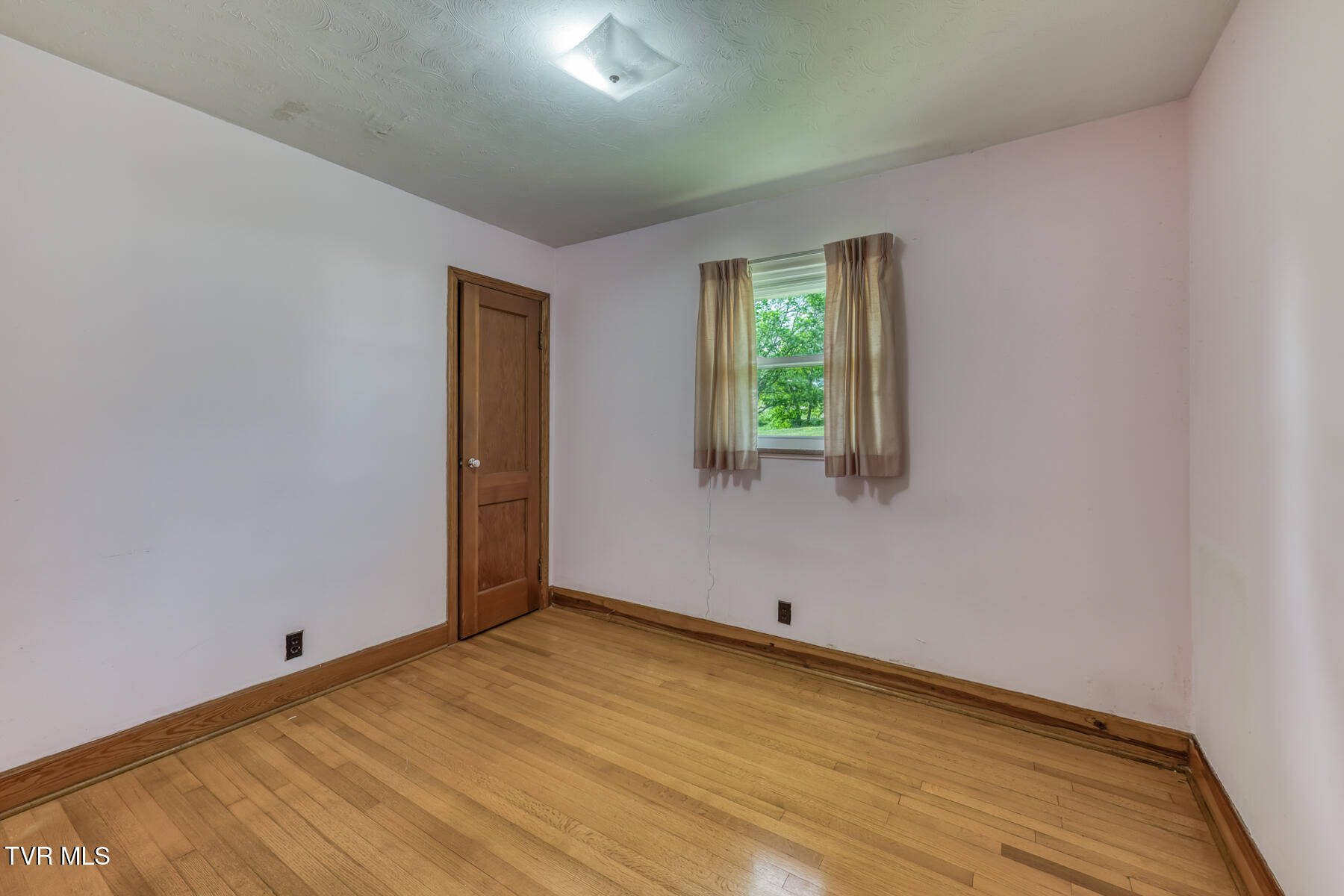 136 Hemlock Street Mount Carmel, TN 37645 - Photo 17 of 39 136 Hemlock St-15