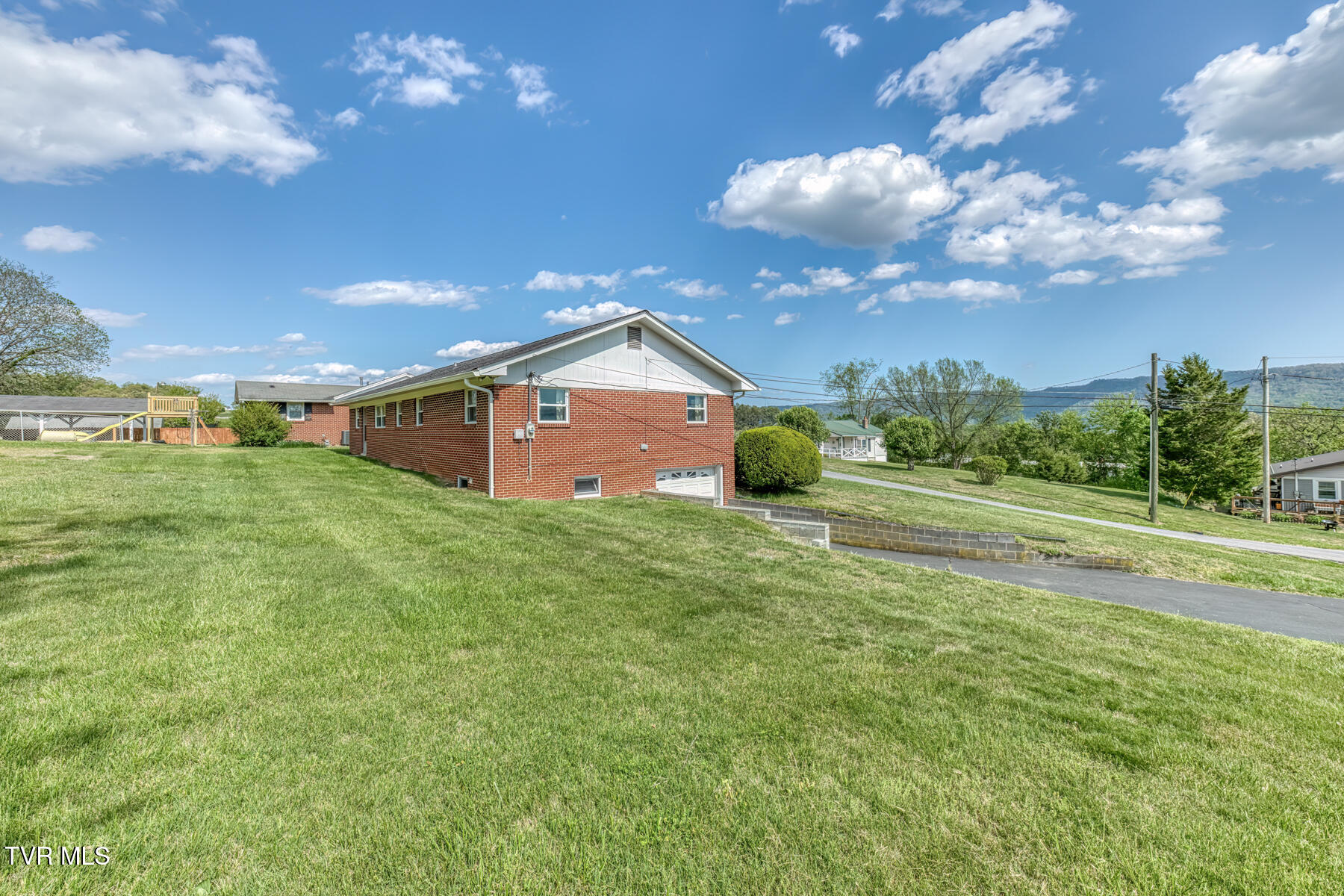 136 Hemlock Street Mount Carmel, TN 37645 - Photo 32 of 39 136 Hemlock St-32