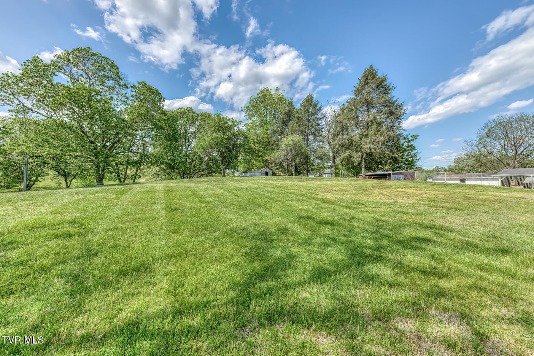 136 Hemlock Street Mount Carmel, TN 37645 - Photo 34 of 39 136 Hemlock St-34