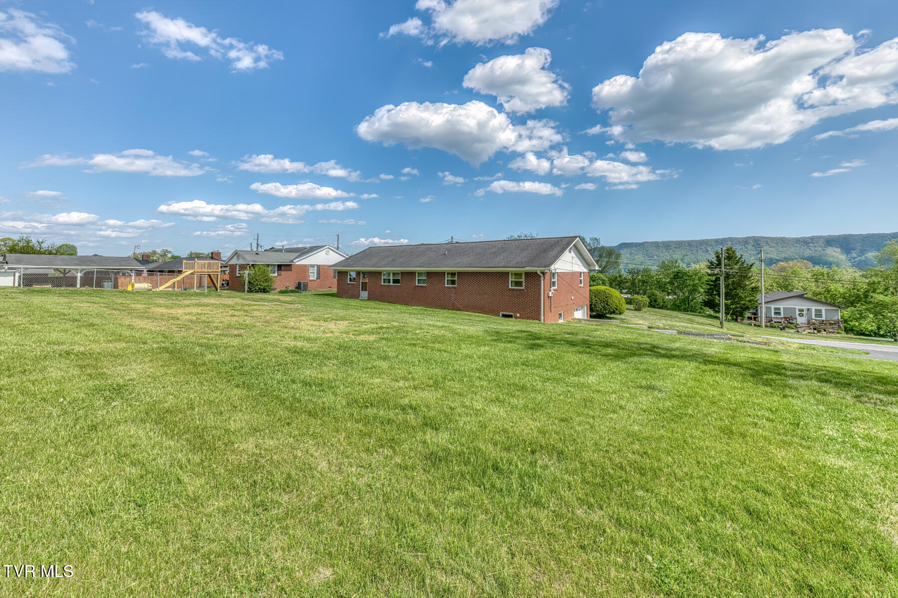 136 Hemlock Street Mount Carmel, TN 37645 - Photo 35 of 39 136 Hemlock St-35