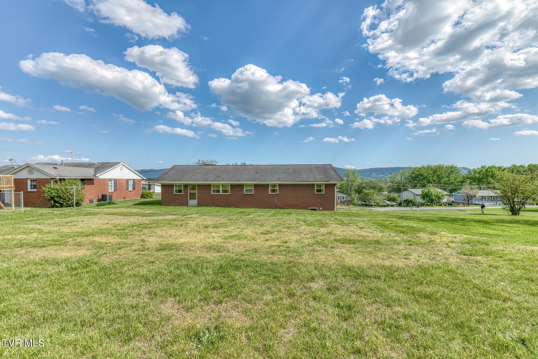136 Hemlock Street Mount Carmel, TN 37645 - Photo 36 of 39 136 Hemlock St-36