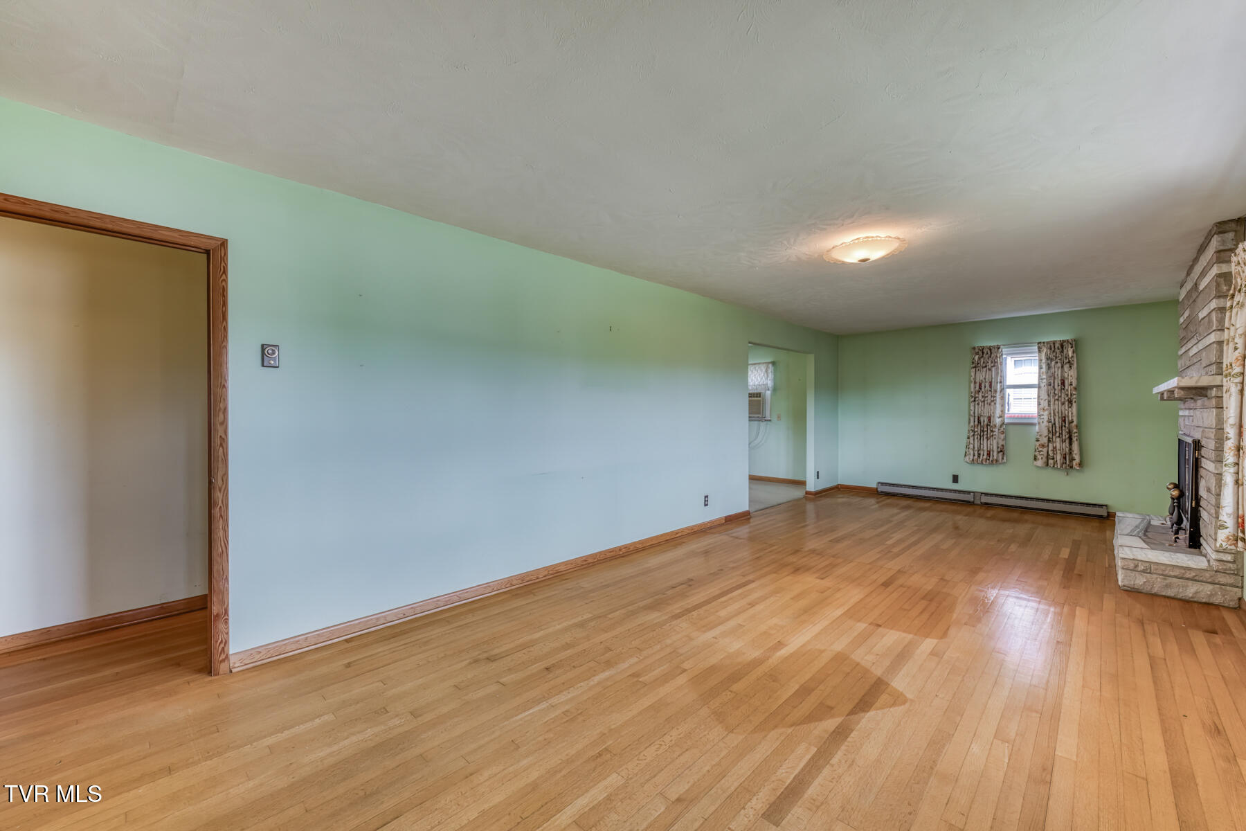136 Hemlock Street Mount Carmel, TN 37645 - Photo 5 of 39 136 Hemlock St-3