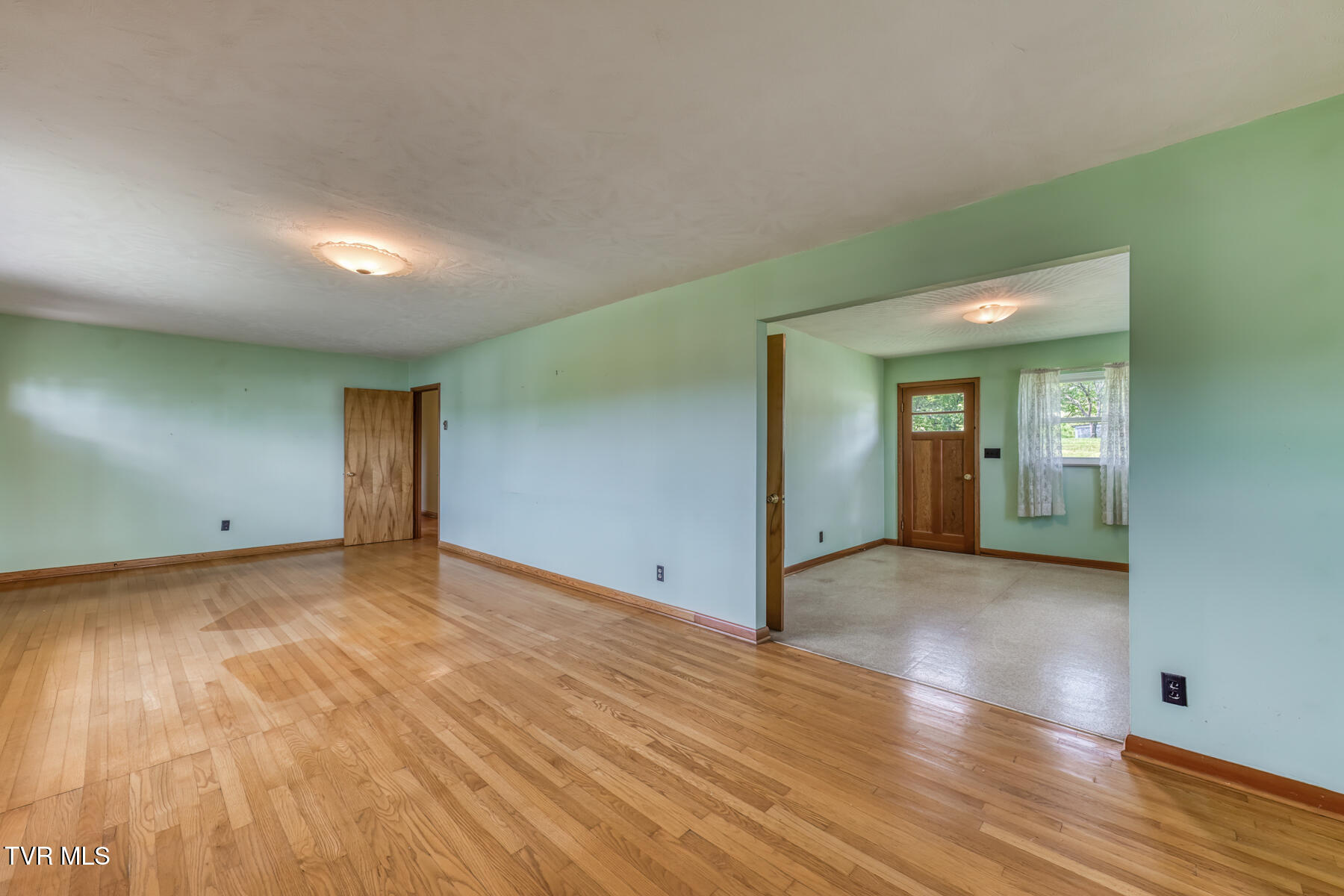 136 Hemlock Street Mount Carmel, TN 37645 - Photo 10 of 39 136 Hemlock St-8