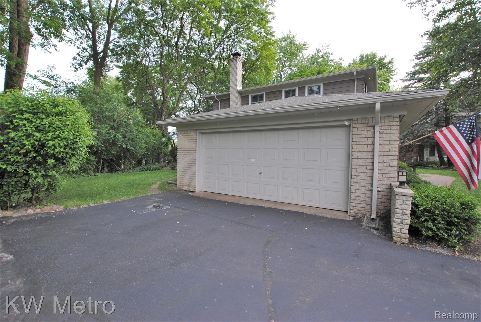 402 Millstone Court Rochester, MI 48309 - Photo 34 of 42 DSC_0061.JPG