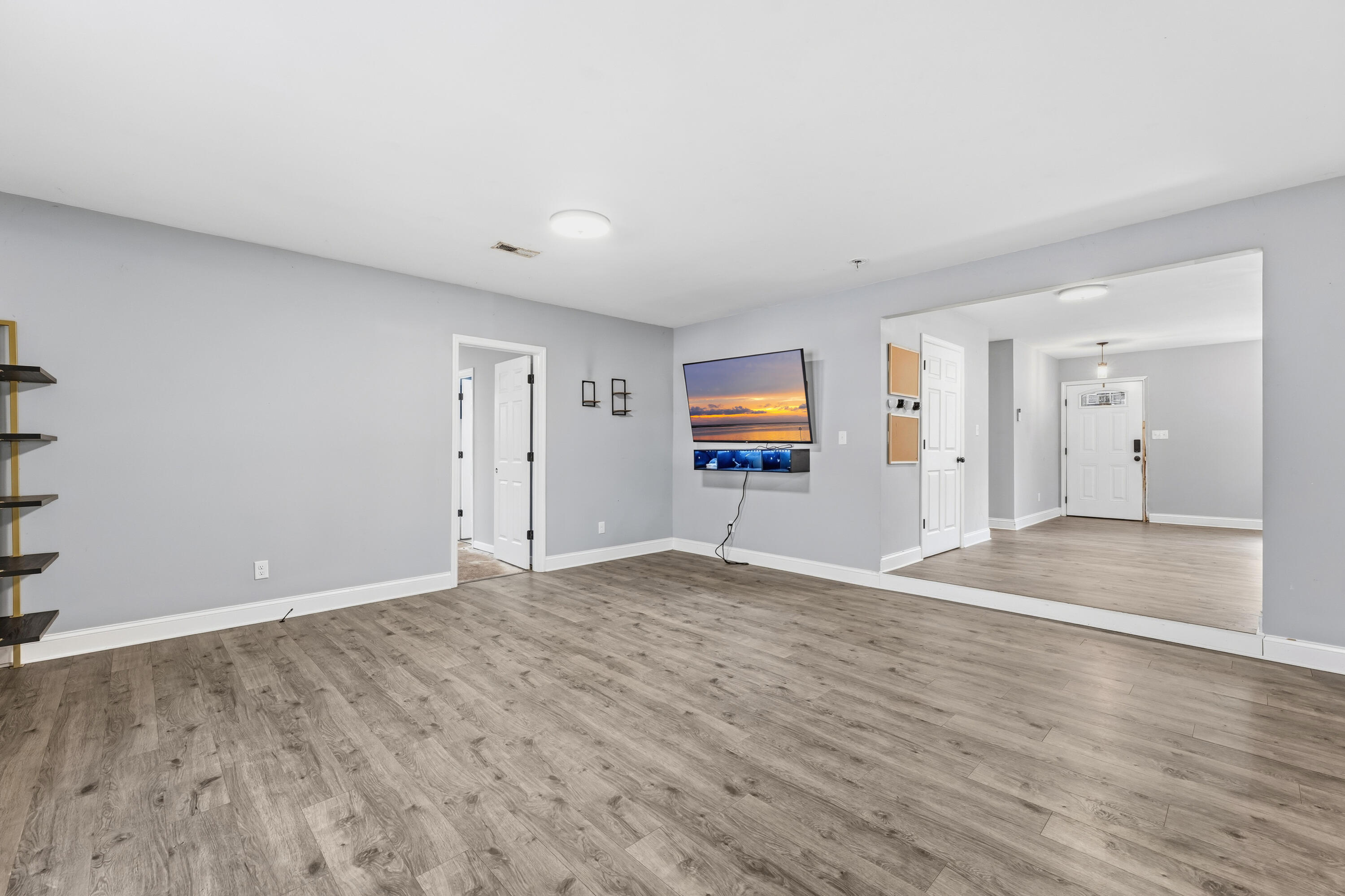1260 Ridge Road Ridgeville, SC 29472 - Photo 13 of 36 Living Room