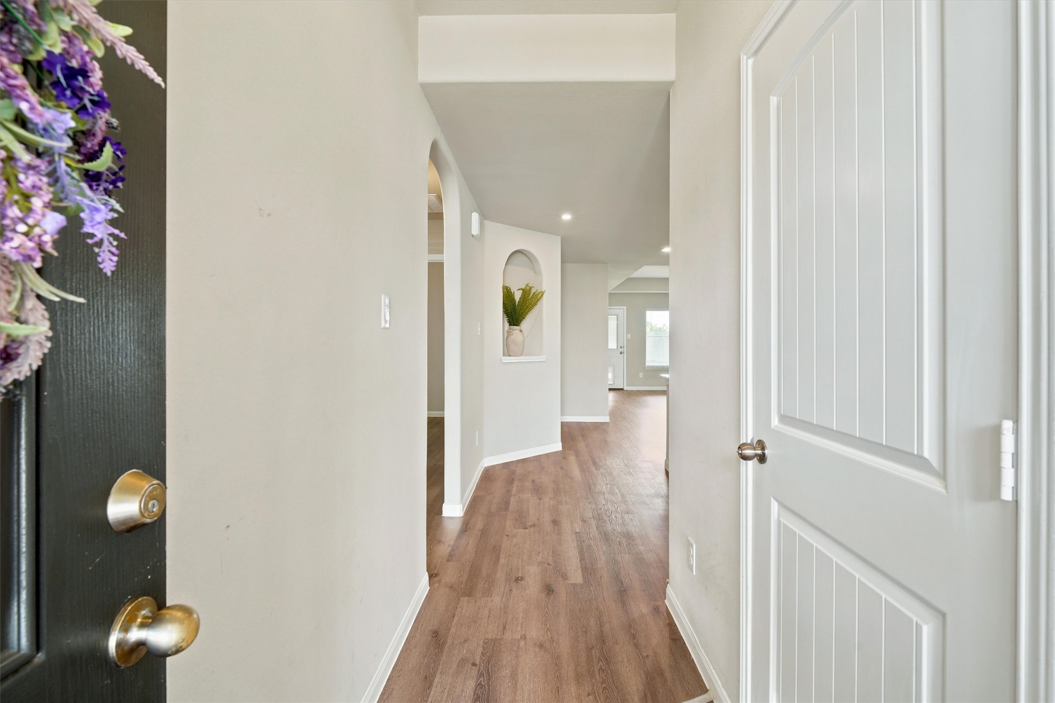 5334 Brooklyn Rose Drive Rosharon, TX 77583 - Photo 2 of 21 Beautiful Entry into the home