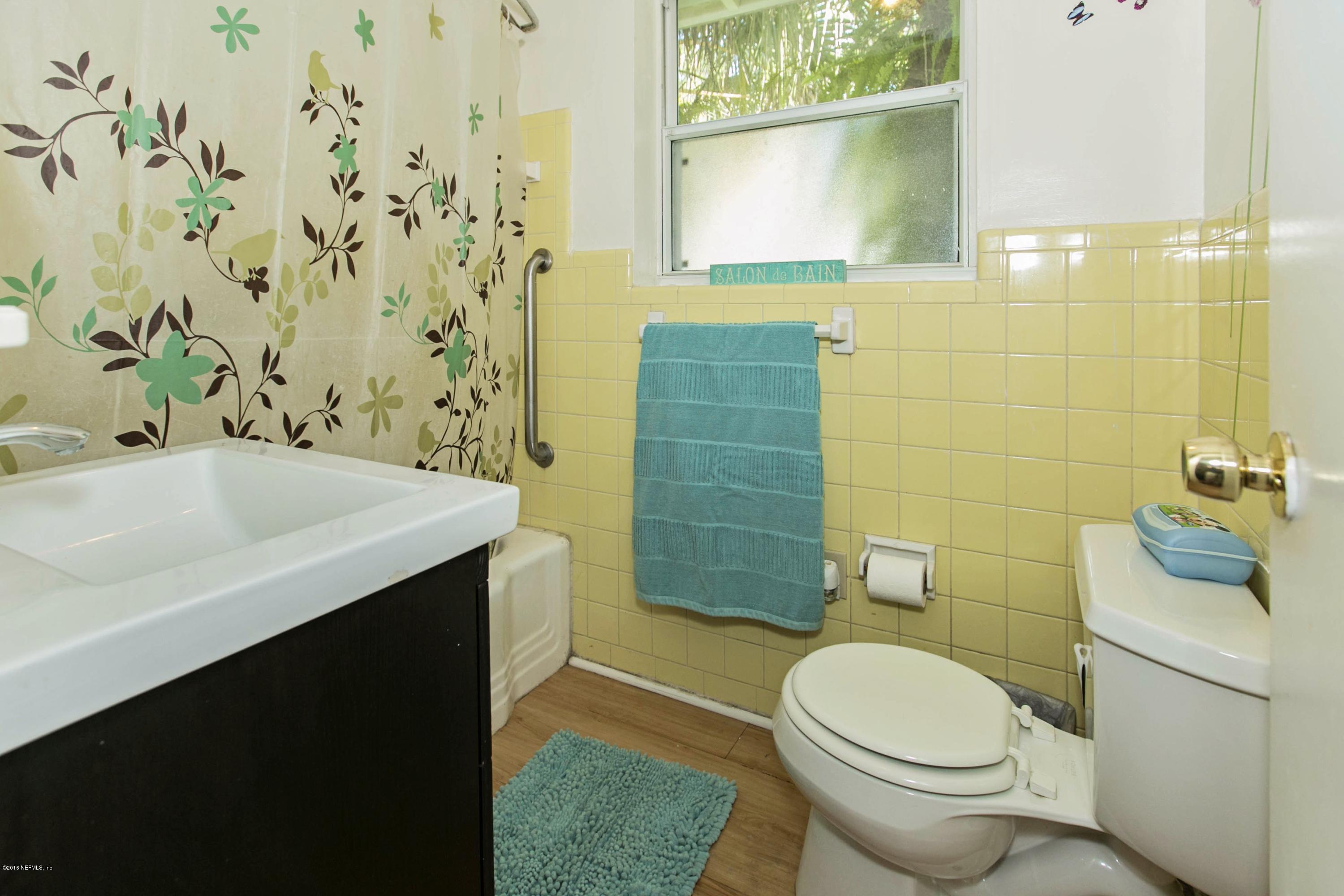 1025 Nightingale Road Jacksonville, FL 32216 - Photo 12 of 19 012_Bathroom