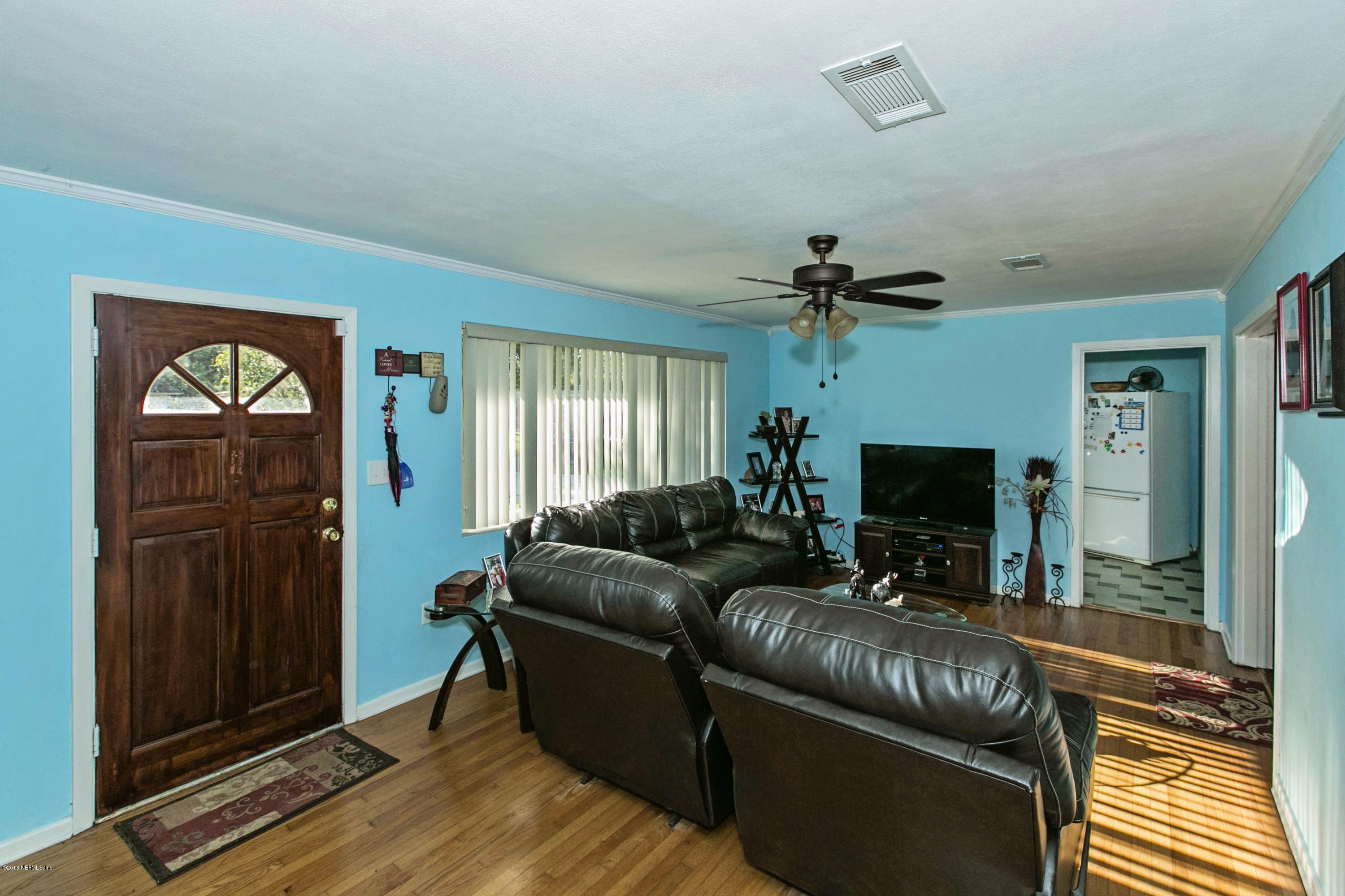 1025 Nightingale Road Jacksonville, FL 32216 - Photo 7 of 19 007_Living Room