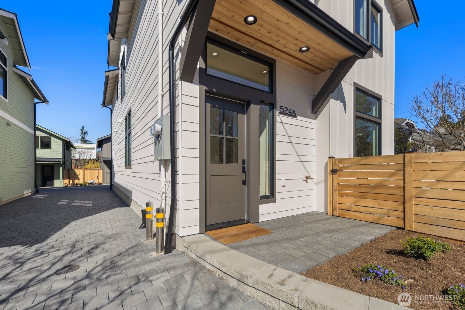 524 Northeast 89th Street, Unit A Seattle, WA 98115 - Photo 3 of 37