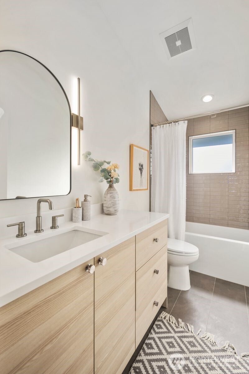 524 Northeast 89th Street, Unit A Seattle, WA 98115 - Photo 31 of 37