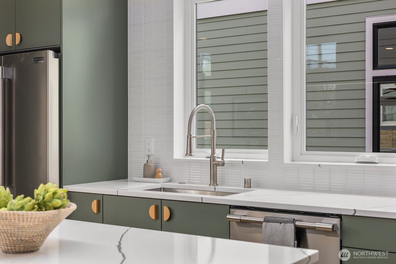 524 Northeast 89th Street, Unit A Seattle, WA 98115 - Photo 9 of 37