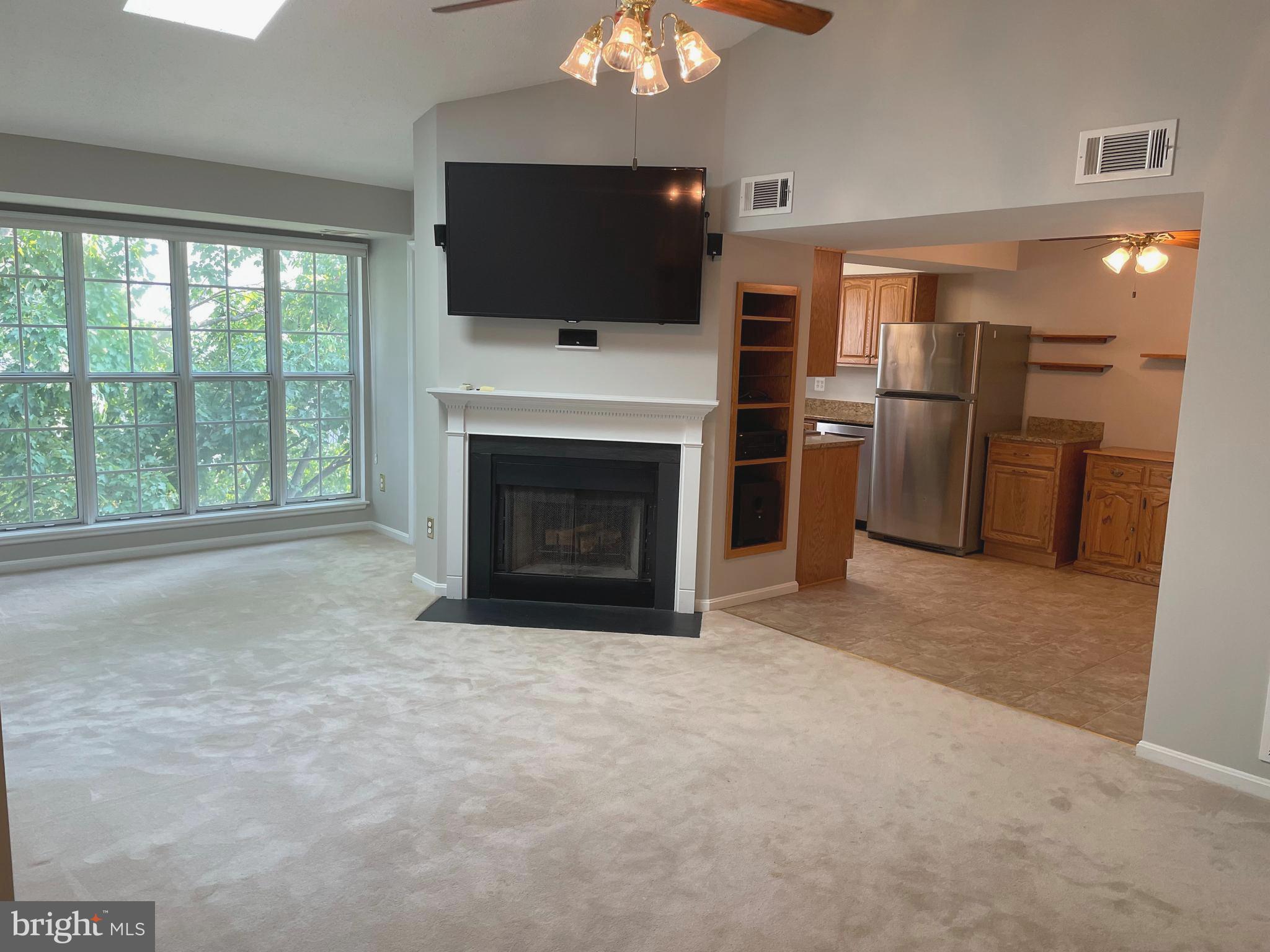 115 Fort Evans Road Southeast, Unit F Leesburg, VA 20175 - Photo 6 of 30 Living Room