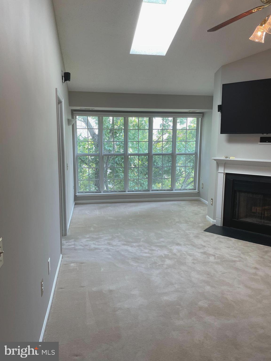 115 Fort Evans Road Southeast, Unit F Leesburg, VA 20175 - Photo 7 of 30 Living Room