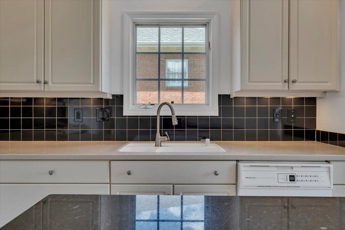 4822 Cave Spring Lane Roanoke, VA 24018 - Photo 12 of 41 12-MIB04013