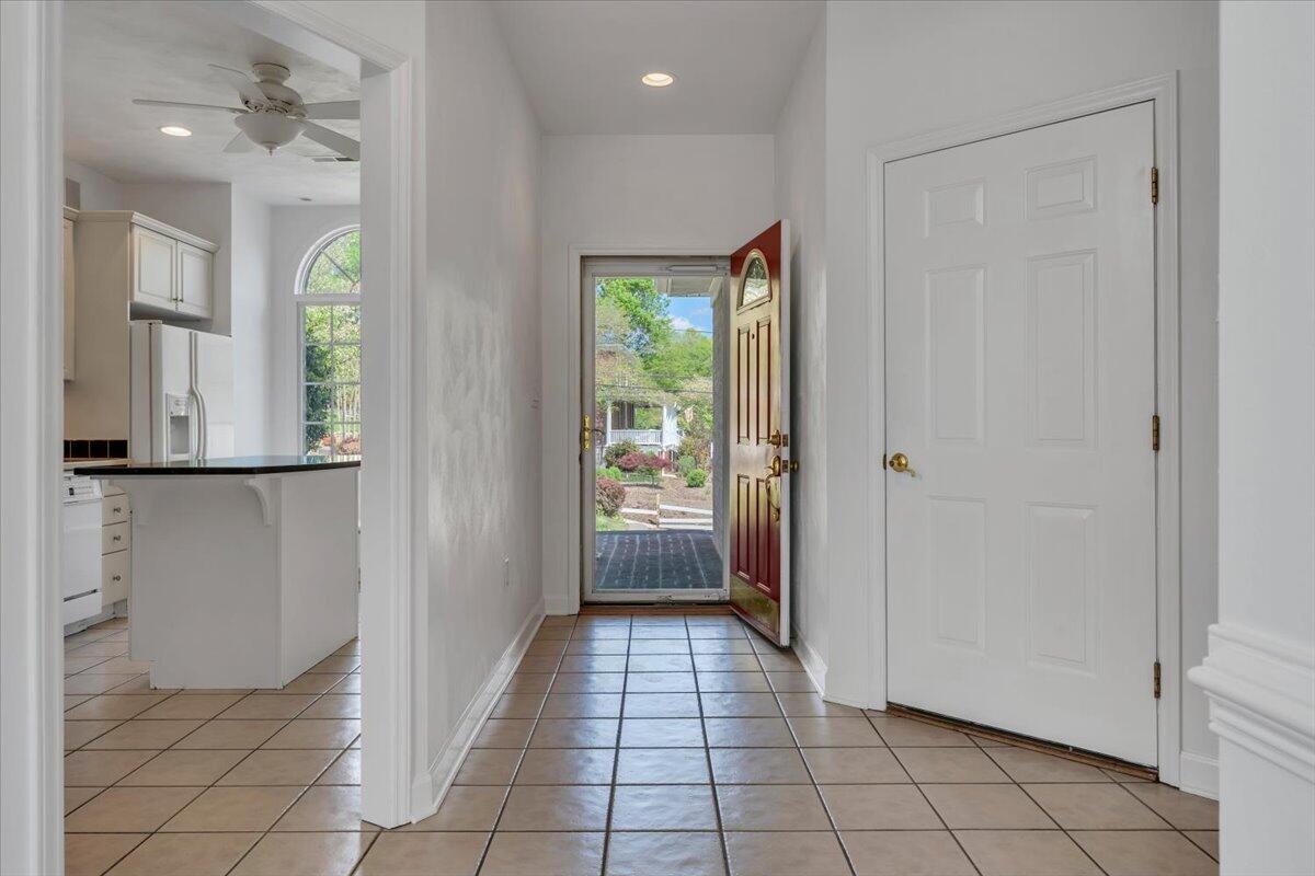 4822 Cave Spring Lane Roanoke, VA 24018 - Photo 5 of 41 04-MIB04034