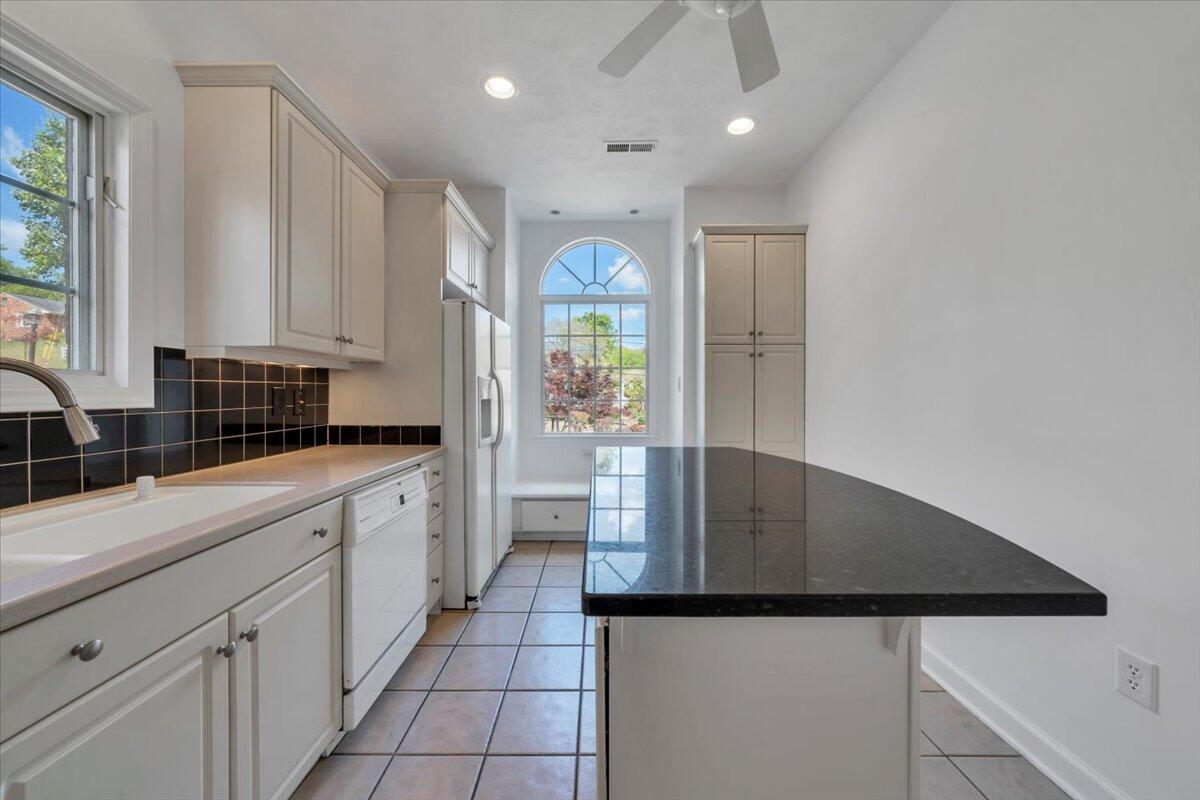 4822 Cave Spring Lane Roanoke, VA 24018 - Photo 7 of 41 07-MIB04010