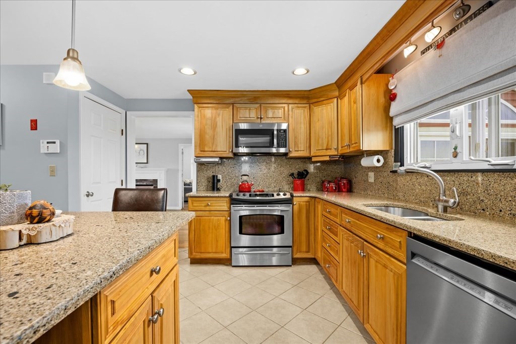14 Hanson Road Charlton, MA 01507 - Photo 3 of 40 Gallery Image 3