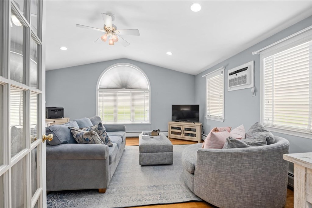 14 Hanson Road Charlton, MA 01507 - Photo 8 of 40 Gallery Image 8