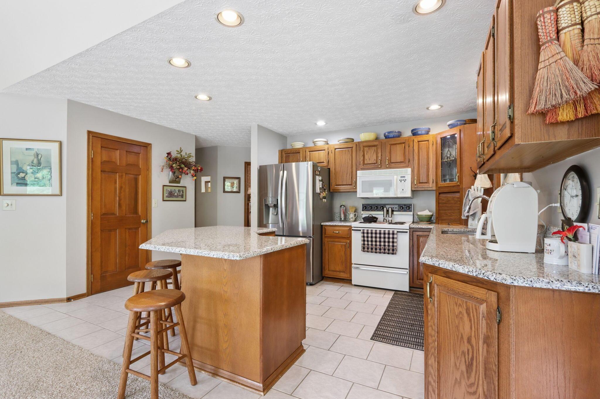 1525 Cole Road Columbus, OH 43228 - Photo 12 of 92